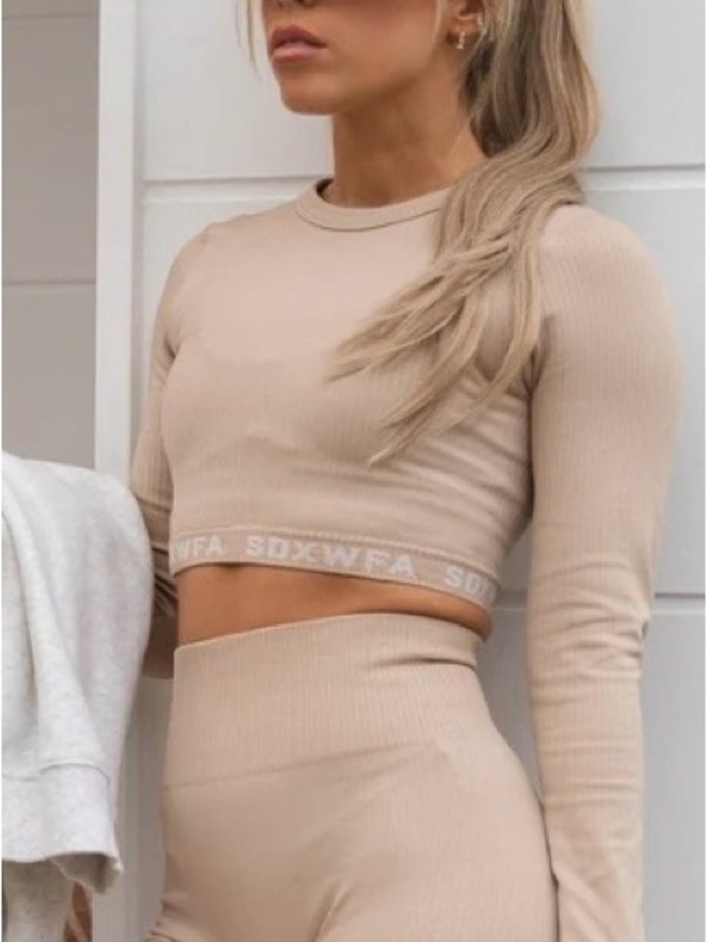 SDXWFA Neutral Ribbed Cropped Long-Sleeve Activewear size small